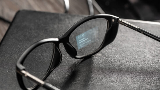 Time, date and notification center on smart glasses' lens